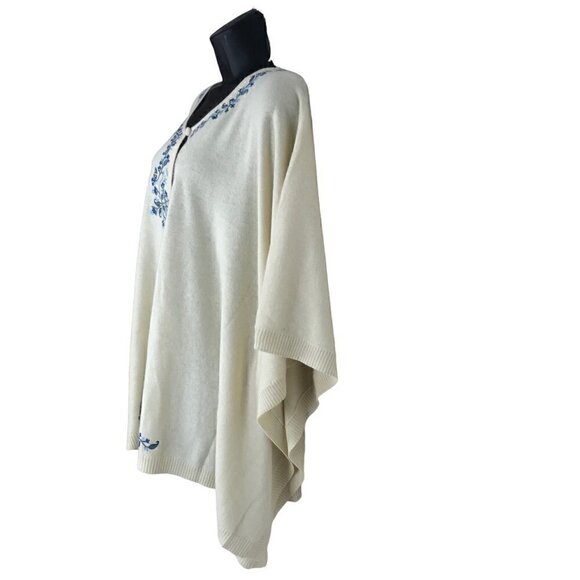 LUCKY Brand Bohemian Poncho With Beautiful  Blue Floral Embroidery Size M/L - Picture 5 of 7